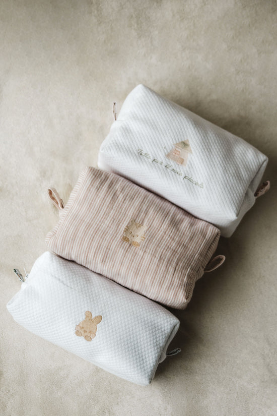 astucci colorati ricamati per asilo e scuola