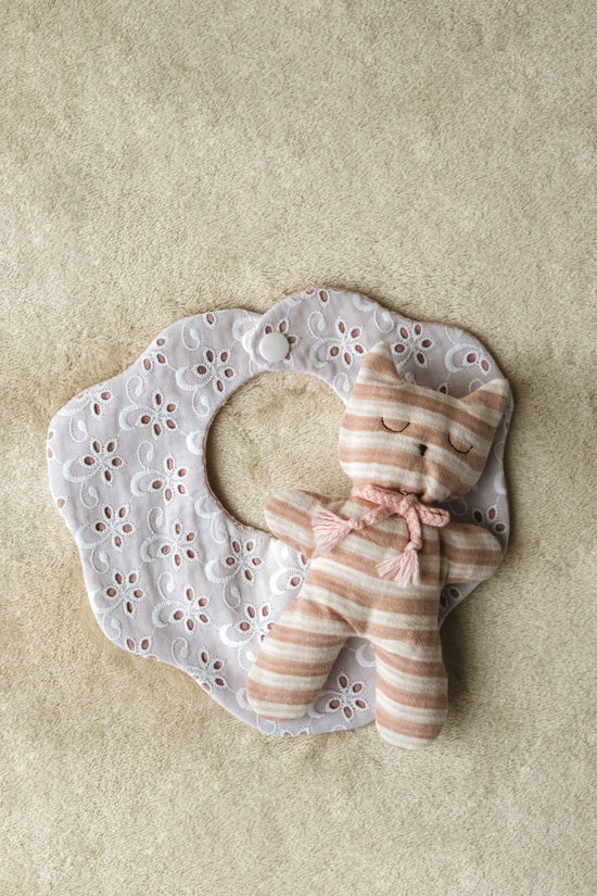 bavaglino ricamato a fantasia per neonati e bambini