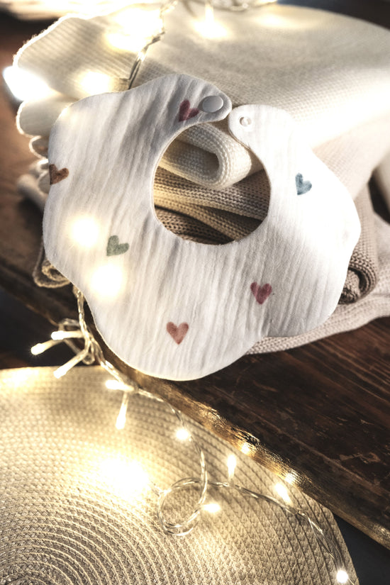 bavaglino con cuoricini colorati per bambini e neonati