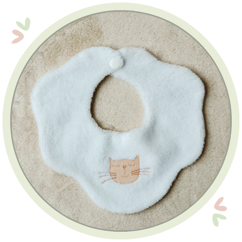 bavaglino con gatto decorati a mano per bambini e neonati